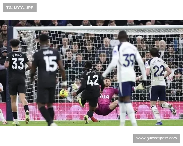 热刺逼平曼城暴露卫冕冠军防线问题，争冠形势愈发复杂